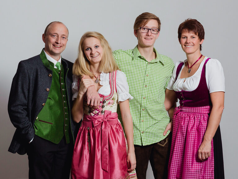 Gastgeberfamilie im Hotel zum goldenen Anker in Windorf an der Donau